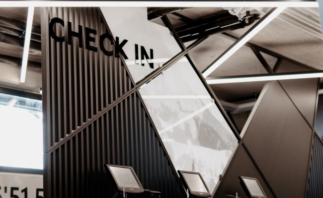 Check in zum Skiverleih © Studio Soco, Stefan Faullend