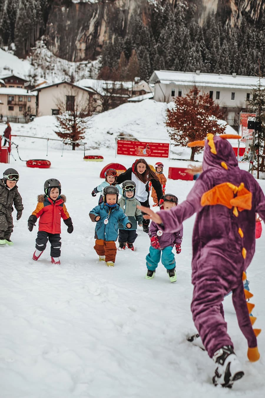 Spaß und Spiel im Skikindergarten
