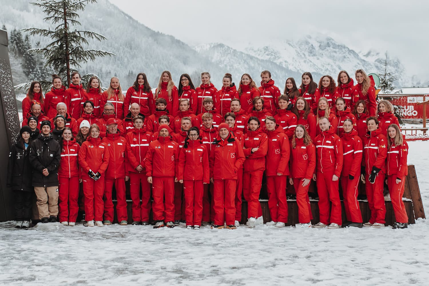 Gruppenbild vom Team der Skischule und Snowboardschule Kleinarl