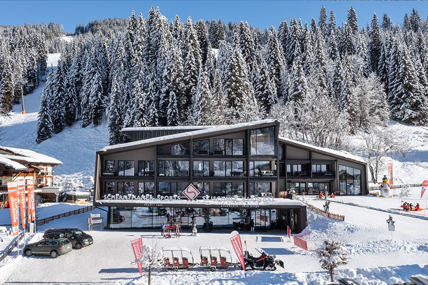 Skischule und Snowboardschule Kleinarl mit großem Parkplatz, Sammelplatz und Erlebniswiese direkt neben den Bergbahnen