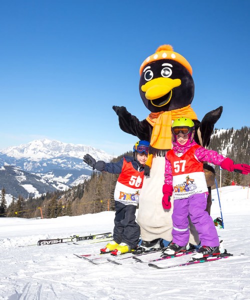 Skifahren lernen mit unserem Maskottchen Pingo in der Kinderskischule in Kleinarl, Ski amadé