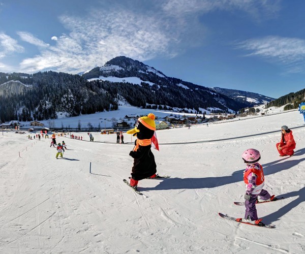 Kinderskirennen - Maskottchen Pingo macht es vor!
